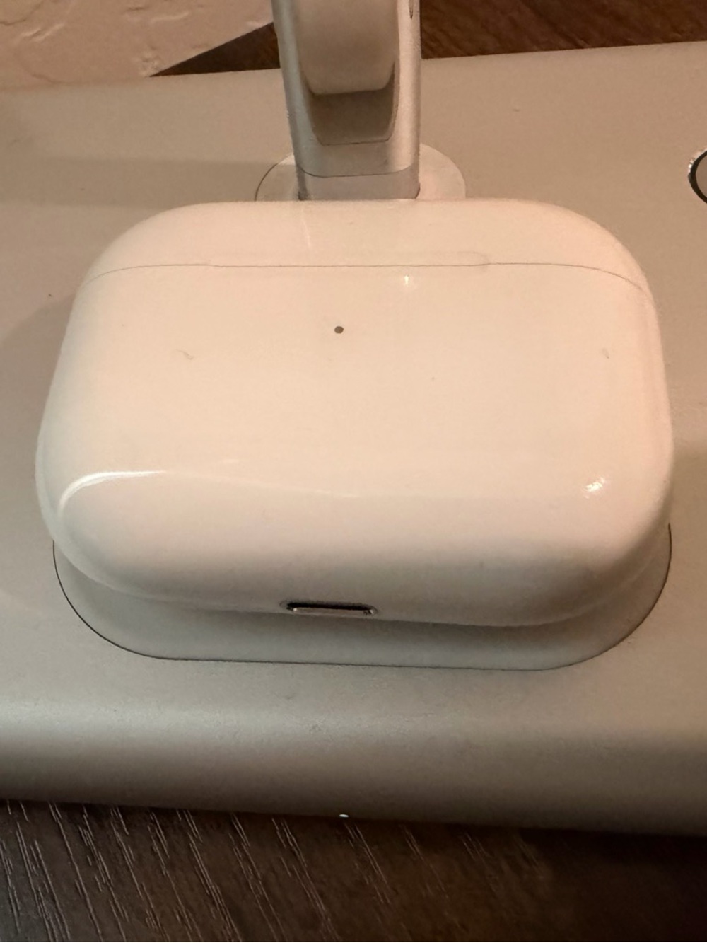 Apple White Wireless Earbuds Charging Case